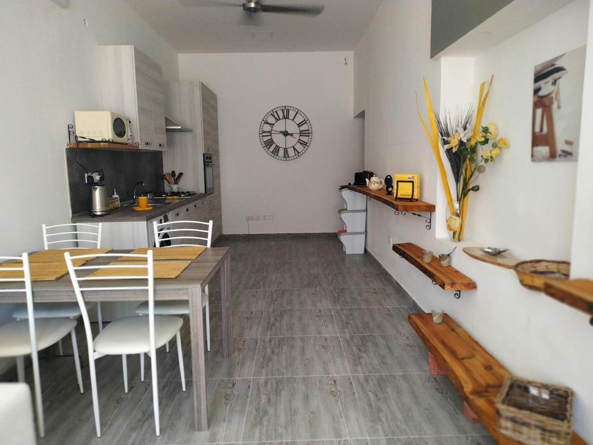 Bayview Apartment Pembroke Bagian luar foto